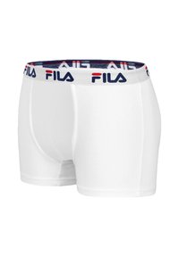 Boxers en coton blancs avec une taille élastique bleu marine, rouge et blanche comportant le logo FILA. Texture lisse, design ajusté.