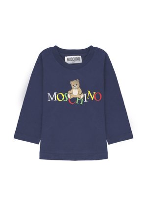 Maglietta per bambino a maniche lunghe di colore blu navy con il testo "Moschino" colorato e una grafica di un orsetto centrata sulla parte anteriore.