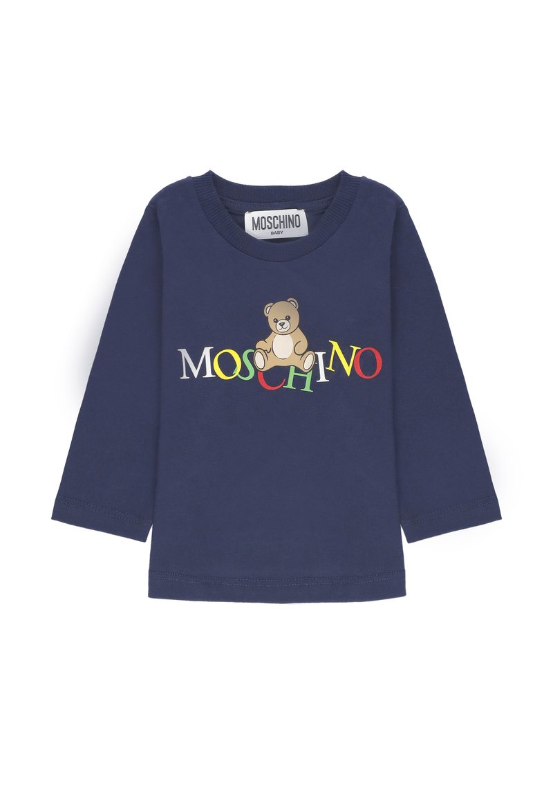 Maglietta per bambino a maniche lunghe di colore blu navy con il testo "Moschino" colorato e una grafica di un orsetto centrata sulla parte anteriore.