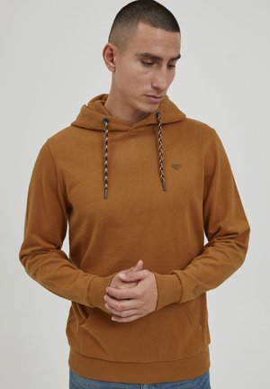 Felpa marrone con tessuto a trama, dotata di tasca a marsupio, cappuccio regolabile con lacci decorati e polsini a coste.