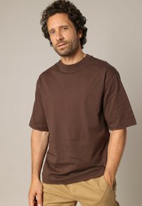 Non sélectionné, Walnut