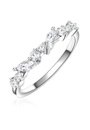 Srebrna prsten sa izmjenama marquise i okruglih kubičnih zirkonija, s glatkim, poliranim završetkom i zakrivljenim dizajnom.