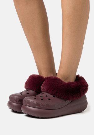 Crocs, FUREVER CRUSH UNISEX - Ankelstøvler - dark cherry