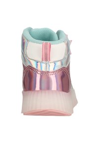 Høj-top sneakers med en glat pink og iriserende overdel, pink accenter og en tekstureret mintgrøn foring. Kraftig hvid sål.