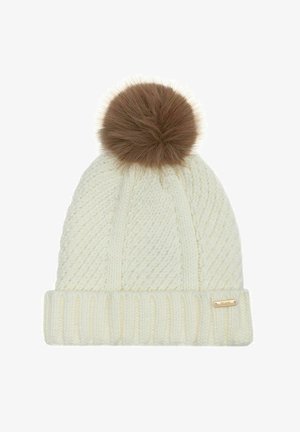 Biały dzianinowy beanie z wzorem w warkocze. Ma na górze brązowy pompon z sztucznego futra oraz ściągacz. Udekorowane złotą tabliczką z logo.