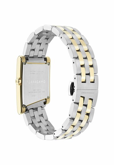 Ορθογώνιο ρολόι χειρός Ferragamo με δίχρωμο μπρασελέ από ασήμι και χρυσό, με εμφανές χαραγμένο λογότυπο και προδιαγραφές στο πίσω μέρος.