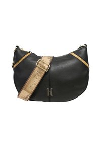 Borsa a mezzaluna in pelle nera con texture, dotata di ampia tracolla regolabile beige con stampa mappa e accessori in metallo dorato, tra cui cerniera e fibbia.