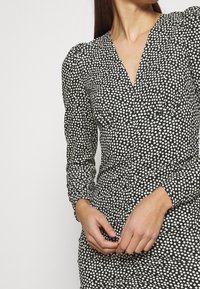 Dorothy Perkins Pouzdrové šaty - black