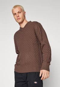 Jack & Jones JORCOSY CABLE VNECK - Jumper - chocolate brown