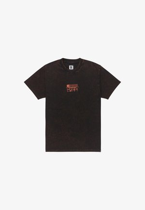 Schwarzes T-Shirt mit einer verblassten Textur, das ein orangefarbenes Grafiklogo auf der Brust und einen Rundhalsausschnitt aufweist. Kurze Ärmel runden das Design ab.