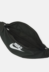 Nike Sportswear HERITAGE WAISTPACK UNISEX - Bolsa de cintura - sequoia/barely green