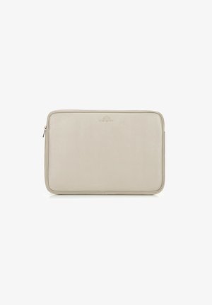 Hellbeige Leder-Laptoptasche mit glatter Textur, Reißverschluss und geprägtem Logo auf der Vorderseite. Rechteckige Form mit abgerundeten Kanten.