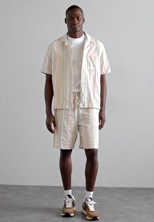 SIMON  - Shorts - moonbeam3