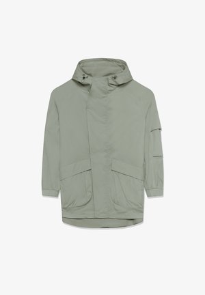 Geacă ușoară de culoare verde deschis, cu guler înalt, manșete elastice, două buzunare mari frontale și croială lejeră.