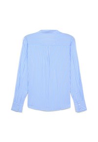 Camicia a maniche lunghe azzurro chiaro con sottili righe verticali bianche, colletto e polsini bottone con orlo arcuato.