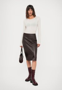 Hervé Léger THE ESTELLA SKIRT - Bőrszoknya - walnut