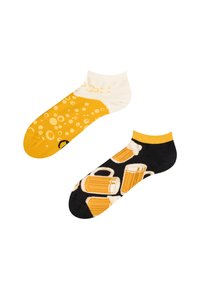 Enkelsokken met een geel bierdesign met bellen aan de ene kant en zwart met bierpullen aan de andere kant; gemaakt van een katoenmix, met felle kleuren.