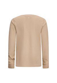 Beige Langarm-T-Shirt aus weicher Baumwolle mit rundem Halsausschnitt, ausgestattet mit einem kleinen Etikett hinten und engen Bündchen.
