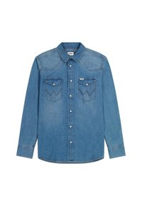Chemise en denim bleu à manches longues avec fermeture par boutons, deux poches poitrine avant avec rabats et un col.