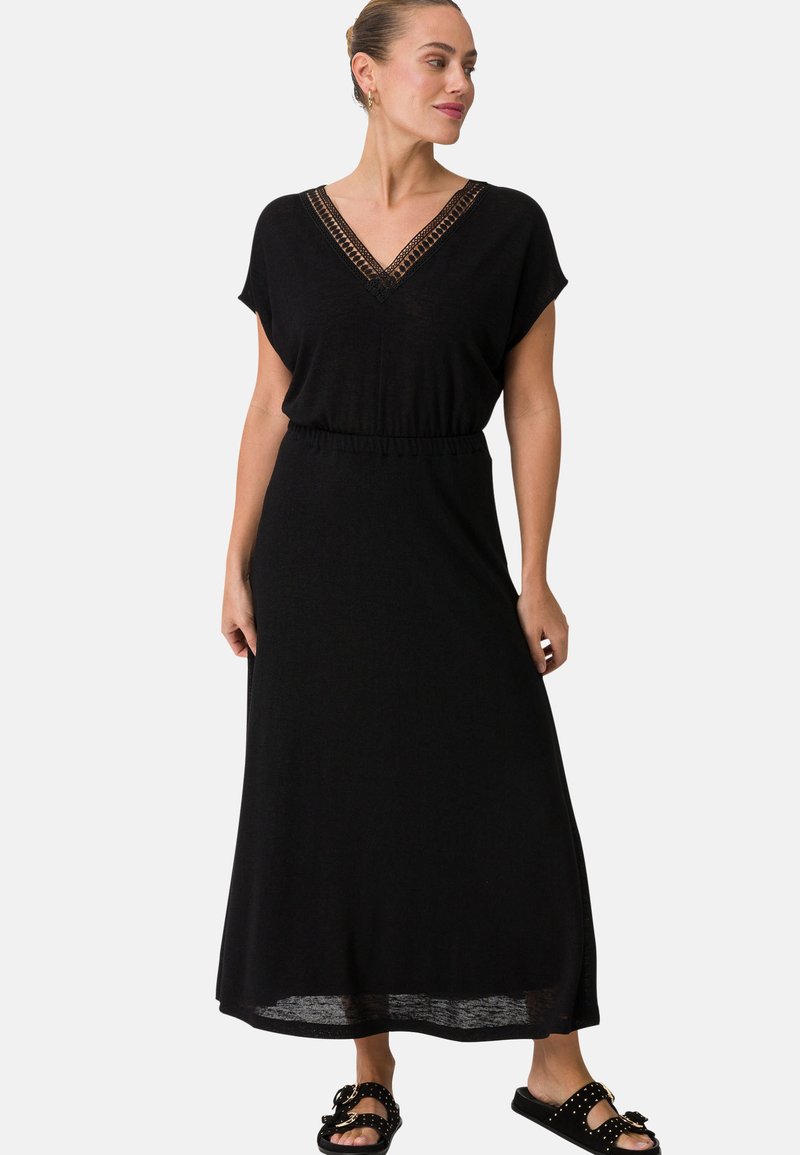 Schwarzes Kleid Mit Ruckenausschnitt