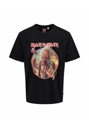 Svart bomullströja med en färgglad grafik av ett monster som håller en yxa, med "IRON MAIDEN" i fet röd text högst upp.