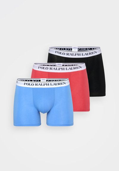 Τρία ζευγάρια μποξεράκια: μπλε, κόκκινο και μαύρο. Μαλακό ύφασμα με άνετη εφαρμογή και ελαστική ζώνη που φέρει το λογότυπο "POLO RALPH LAUREN".