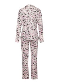 Multicolor Lounge-Set mit einem langärmeligen Oberteil und passenden Hosen. Der Stoff zeigt ein Muster aus pinken, grauen und schwarzen abstrakten Formen.