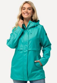 Turkos vattentålig jacka med huva, justerbar dragsko, tryckknappar och sidofickor. Slät, blank yta, medellång design.