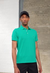 Tommy Hilfiger SLIM - Polo - grassy meadow
