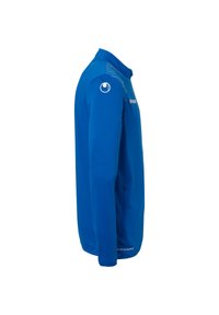 Blå sportjakke med en slim fit, høj krave og lange ærmer. Har logo på brystet og kontrastdesign på skuldrene.