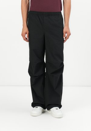 NMCHARLIE PARACHUTE UNISEX - Pantalon classique - black