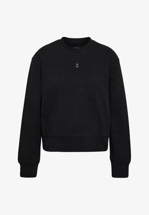 Czarna bluza z długim rękawem i okrągłym dekoltem, z małym odblaskowym logo w kształcie podwójnego szewrona umieszczonym centralnie poniżej linii szyi.