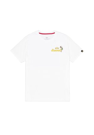 Witte katoenen T-shirt met een gele "Hawaii" grafiek en een bedrukte design op de voorkant. Korte mouwen, ronde hals, en een accentkleur in het rood bij de kraag.