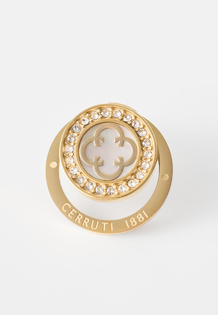Bague dorée avec un design circulaire, comportant une incrustation de nacre centrale entourée de strass. Gravée "CERRUTI 1881."