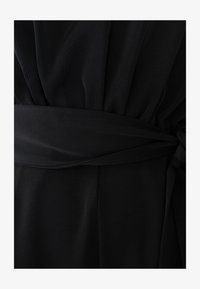 Valittu, black