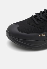 HUGO LEON RUNN - Trainers - black/gold