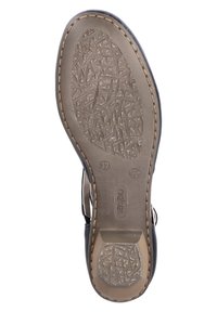 Semelle de sandale en cuir noir avec un fond texturé et à motifs. Comprend un petit talon et un logo visible. Indicateur de taille : 37.