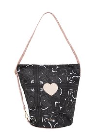 Sac seau noir avec des motifs paisley blancs, un détail en forme de cœur crème et une bandoulière rose clair. Doté d'un fermoir doré et de coutures décoratives.