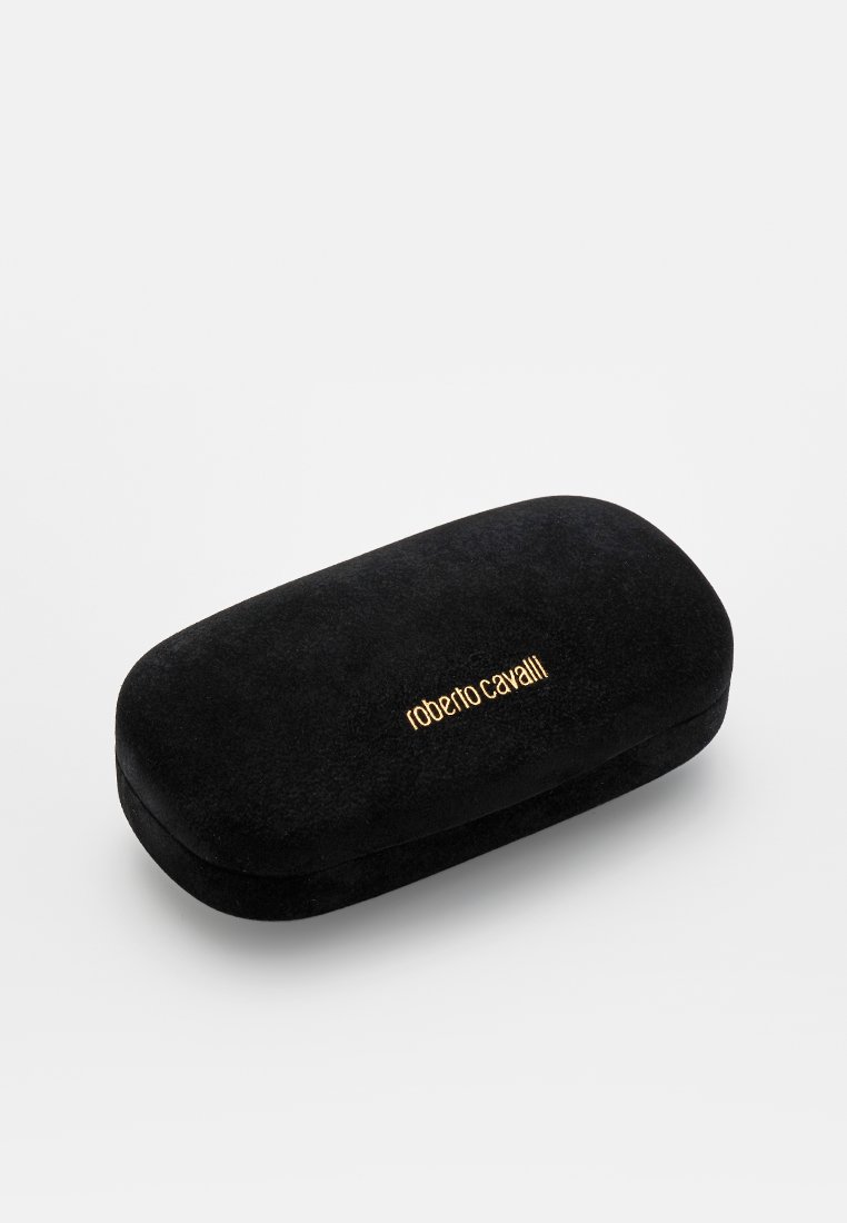 Étui à lunettes en velours noir avec bords arrondis ; présente le texte doré "roberto cavalli" ; texture douce et design élégant.
