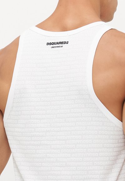 Débardeur blanc avec un motif logo "DSQUARED2" discret sur l'ensemble, col rond et larges bretelles.