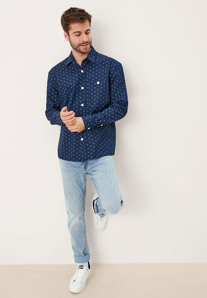 Herren Freizeithemden | s.Oliver RELAXED Hemd dark blue aop/dunkelblau - EV89456 Herren Freizeithemden | s.Oliver RELAXED Hemd dark blue aop/dunkelblau - EV89456