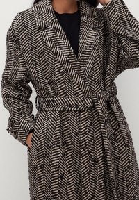 Mango Mantel - black