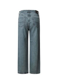 Denim culotter i blek blå. Vidbent design, mid-rise midja med en bakficka och två bakfickor. Mjuk textur med synlig sömnad.
