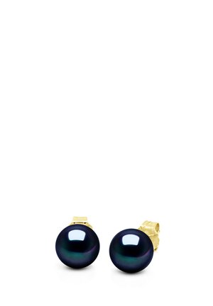 Paire de boucles d'oreilles clous en perles noires rondes avec tiges et attaches en or brillant sur fond blanc.