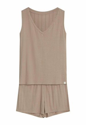 Bezramkowy beżowy top z prążkowanego materiału o dekolcie w kształcie litery V, w komplecie z dopasowanymi prążkowanymi szortami, ułożony na płasko na białym tle.