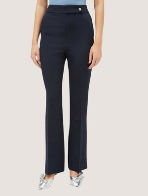 Decoratieve marineblauwe broek met een hoge taille, voorzien van een zilveren knoopdetail en een rechte pasvorm. Gemaakt van een zachte, gestructureerde stof.