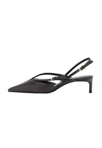 Mustat nahkaiset slingback-korkokengät, joissa on terävä pää, hoikat nilkkahihnat ja matala stiletto-korko. Sujuva pinta ja minimalistinen muotoilu.
