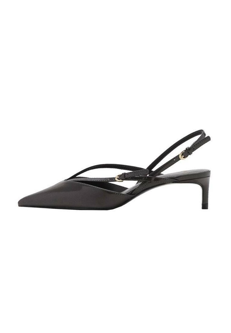 Mustat nahkaiset slingback-korkokengät, joissa on terävä pää, hoikat nilkkahihnat ja matala stiletto-korko. Sujuva pinta ja minimalistinen muotoilu.