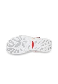 Semelle de chaussure blanche avec des motifs de bande de roulement texturés gris et rouges ressemblant à des feuilles et des pétales, comportant un logo ovale rouge au centre.