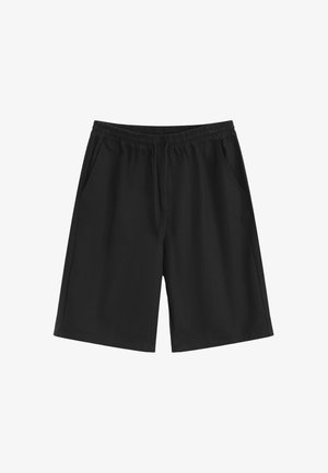 Shorts noirs arrivant au genou avec taille élastique et poches latérales, en tissu léger.